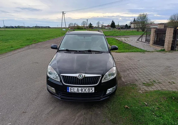 łódzkie Skoda Fabia cena 13700 przebieg: 333353, rok produkcji 2010 z Nowa Sarzyna